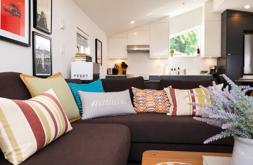 Knight House | 3BR house near BC Place, Downtown Vancouver MAJOR INTERNATIONAL SPORTING EVENT action! Peaceful & independent.