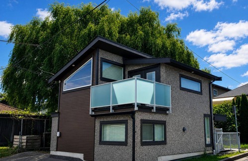 Knight House | 3BR house near BC Place, Downtown Vancouver MAJOR INTERNATIONAL SPORTING EVENT action! Peaceful & independent.