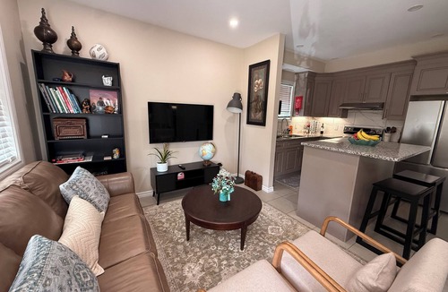 Sandwich Towne House | 3BR Modern New Home By the Ambassador Bridge & Gordie Howe International Bridge.