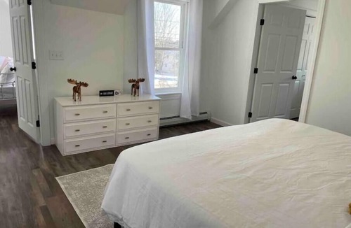 Oakland House | 4 be Updated home near Belgrade Lakes