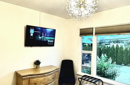 Central Okanagan House | 4 bedroom full home in the heart of downtown