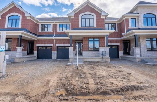 Watertown House | 4 bedroom home backing onto pond- sleeps 8
