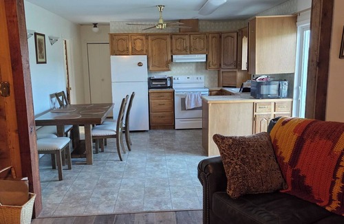 Cadomin House | 4 Bedroom House Nestled In the Foothills Of The Rockies