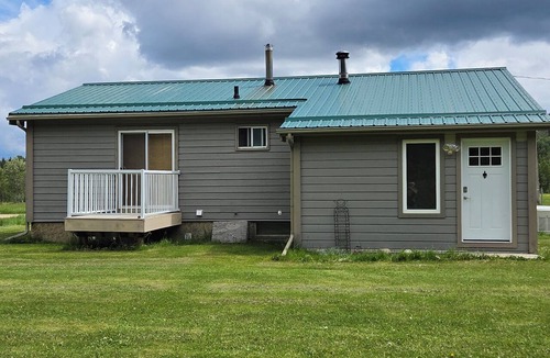 Cadomin House | 4 Bedroom House Nestled In the Foothills Of The Rockies