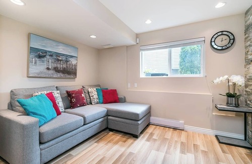 Port Moody House | 4-Beds Guest Suite: Comfort, Convenience and Nature