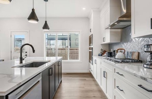 Calgary House | 4 BR Charming Retreat | Spacious & Peaceful