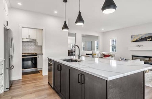 Calgary House | 4 BR Charming Retreat | Spacious & Peaceful