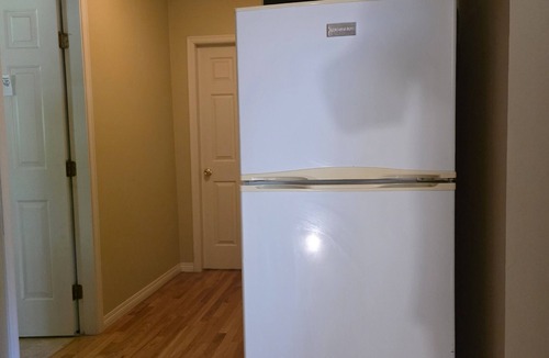 Surrey House | $40 PRIVATE ROOM