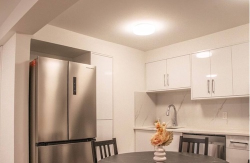 Knight House | 4615 Inverness Street Vancouver King And Queen 2 Bedrooms Suite Private Entry