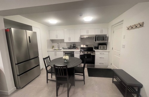 Knight House | 4615 Inverness Street Vancouver King And Queen 2 Bedrooms Suite Private Entry