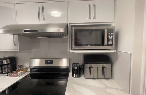 Knight House | 4615 Inverness Street Vancouver King And Queen 2 Bedrooms Suite Private Entry