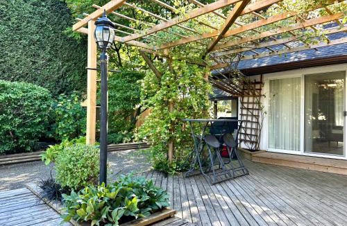 Oakridge House | 4BR 3BA Family Home - West Side - Free Parking & Pets