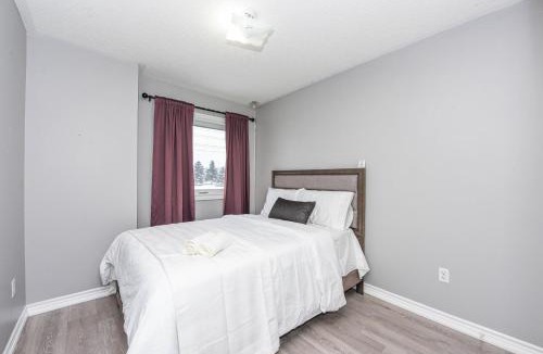 Meadowvale Village House | 4BR 4BA Home in Mississauga, Sleeps 10, 10 mins to Toronto International Airport
