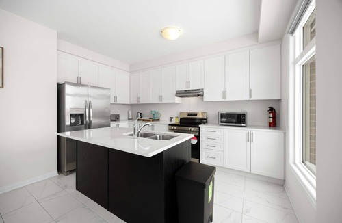 Erin House | 4BR Retreat ~Brand New Detached ~Spotless ~ Erin