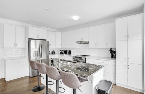 Kitchener House | 5 Bedroom Estate | Sleeps17 | 65"TV | Free Parking