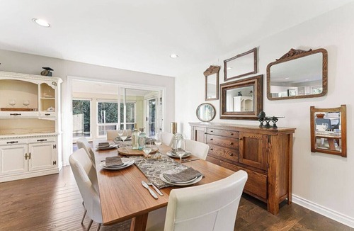 Surrey House | 5 King Beds | Hot tub | Gym