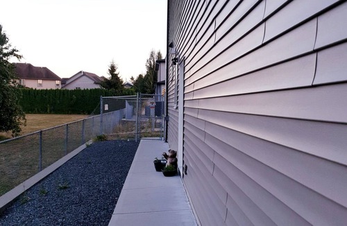 Mission House | 5 min drive to scenic lakes, rivers and trails! Clean, Quiet & Beautiful suite