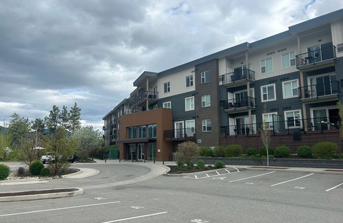 North Glenmore Apartment | 5 min walk to university with stunning mountain views