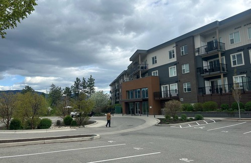North Glenmore Apartment | 5 min walk to university with stunning mountain views