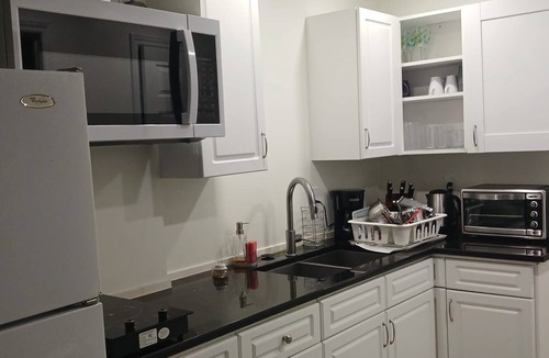 Ajax House | 5 minutes to Lake Ontario! Cozy Family-Friendly Private Apartment
