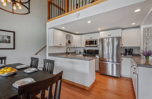 Sandpoint Condo | 5BR/3BA WATERFRONT & 2 pools on property Escape-Walkable to Downtown Sandpoint!