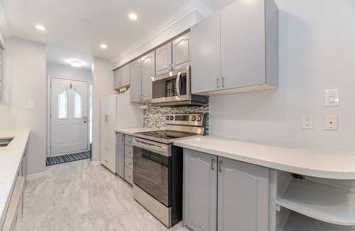Bronte House | *5BR 4Bath Family GetAway near Lake & Harbor*