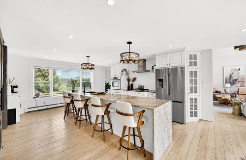 Quinte West House | 5BR Private Luxury Estate w/Pool, Hot Tub & Views