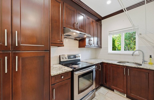 Surrey House | 5BR Spacious Home Near White Rock Beach