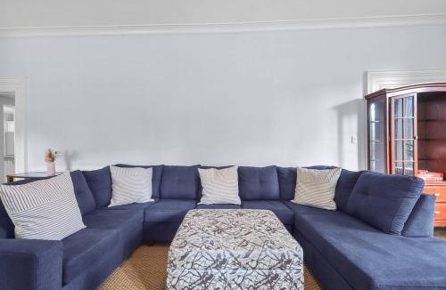 Cobourg House | 6BR house with Pool, BBQ & Firepit. Mins to Beach and Downtown