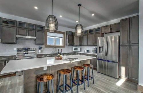 The Blue Mountains Cottage | 7 bdrm Luxury, 7.5 baths, Private Beach Access