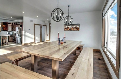 Collingwood Cottage | 7 bdrm Luxury,7 baths,Private Beach Access, Hot Tub