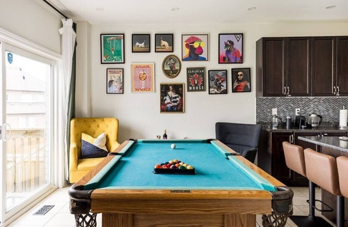 Durham Region Villa | 7BR Family Getaway with HotTub, BBQ and PoolTable