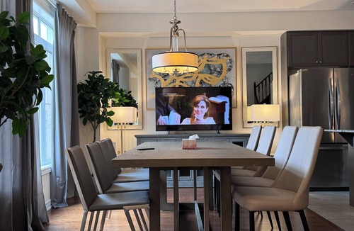 Vaughan House | 9 Beds - Kleinburg Crown Town Residences