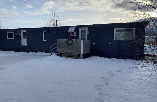 Golden House | 900 sq. ft. mobile home close to Golden, B.C., close to national parks, ski hill