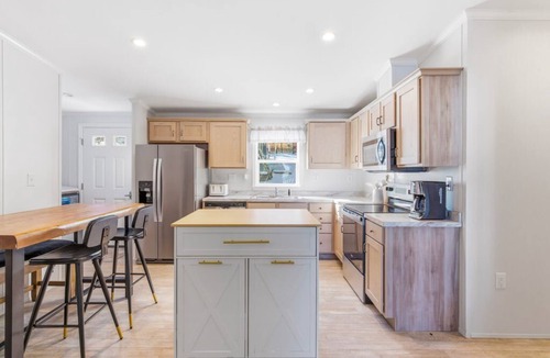 Naples Cabin | 9BR Lakefront Getaway for Large Groups