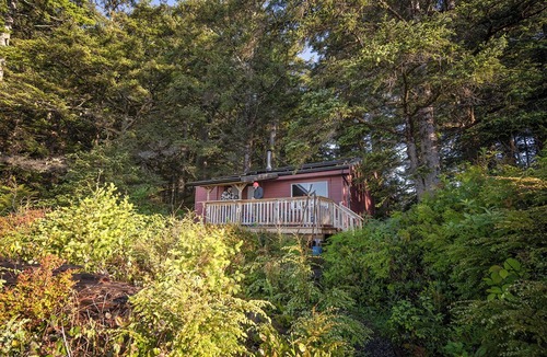 Nootka Cabin | A cozy cabin retreat in Yuquot on Nootka Island with stunning beach views