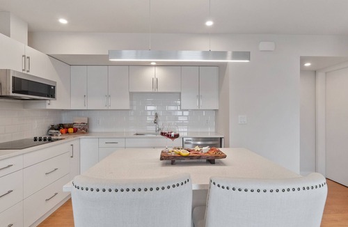Okanagan-Similkameen Apartment | A cyclist, nature lover, or wine-connoisseur's ultimate dream location!!