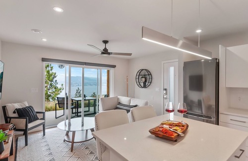 Okanagan-Similkameen Apartment | A cyclist, nature lover, or wine-connoisseur's ultimate dream location!!