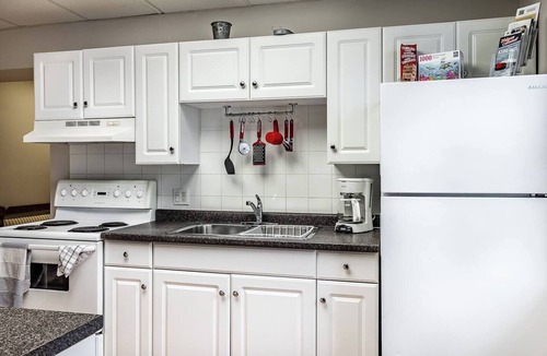Algoma District Apartment | A-Large loft-like downtown apartment A
