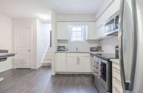 Highland Condo | A Modern and Executive Unit~1 Parking Spot&Great Location - Close To Everything