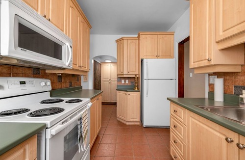 Glebe House | A Place in The Glebe | Walk to Dow's Lake, Lansdowne & Rideau Canal