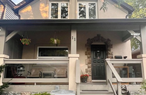 New Toronto Apartment | A quiet stay in Toronto Waterfront Neighbourhood. Walk to the beach.