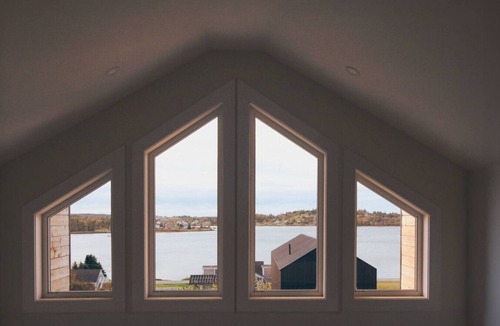 Riverport Cabin | A sanctuary of architectural restraint and unmediated coastal observation.