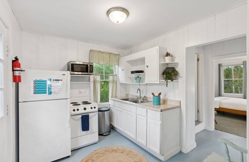 Pemaquid Beach Cottage | Across the road from Pemaquid Beach — 2-bedroom seasonal family cottage