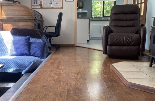 Irvines Landing Cottage | Across the street from the lake