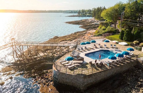 Boothbay Harbor Cabin | ADA Lodge | 2 Queens + Partial Ocean View