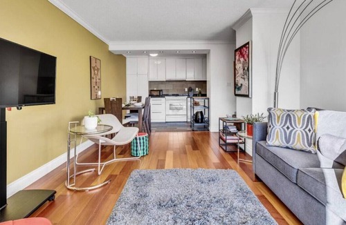 Kitsilano Apartment | Adorable 1-Bedroom Apartment on Kitsilano Beach