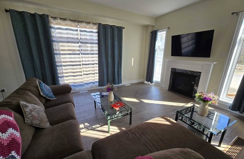 Oro-Medonte Ski Chalet | Adorable 4-bedroom chalet at the edge of the forest, in Simcoe County