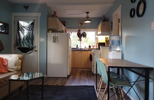 Regional District of Nanaimo House | Adorable cottage retreat. Unwind in the private hot tub, enjoy a BBQ, and 🔥 pit