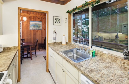 Olga Cabin | Adventure cabin on the water, perfect for wildlife viewing